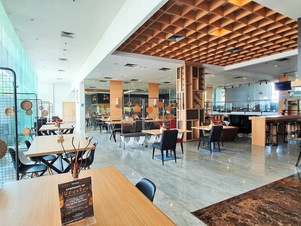 Batiqa Hotel & Apartments Karawang Kültér fotó