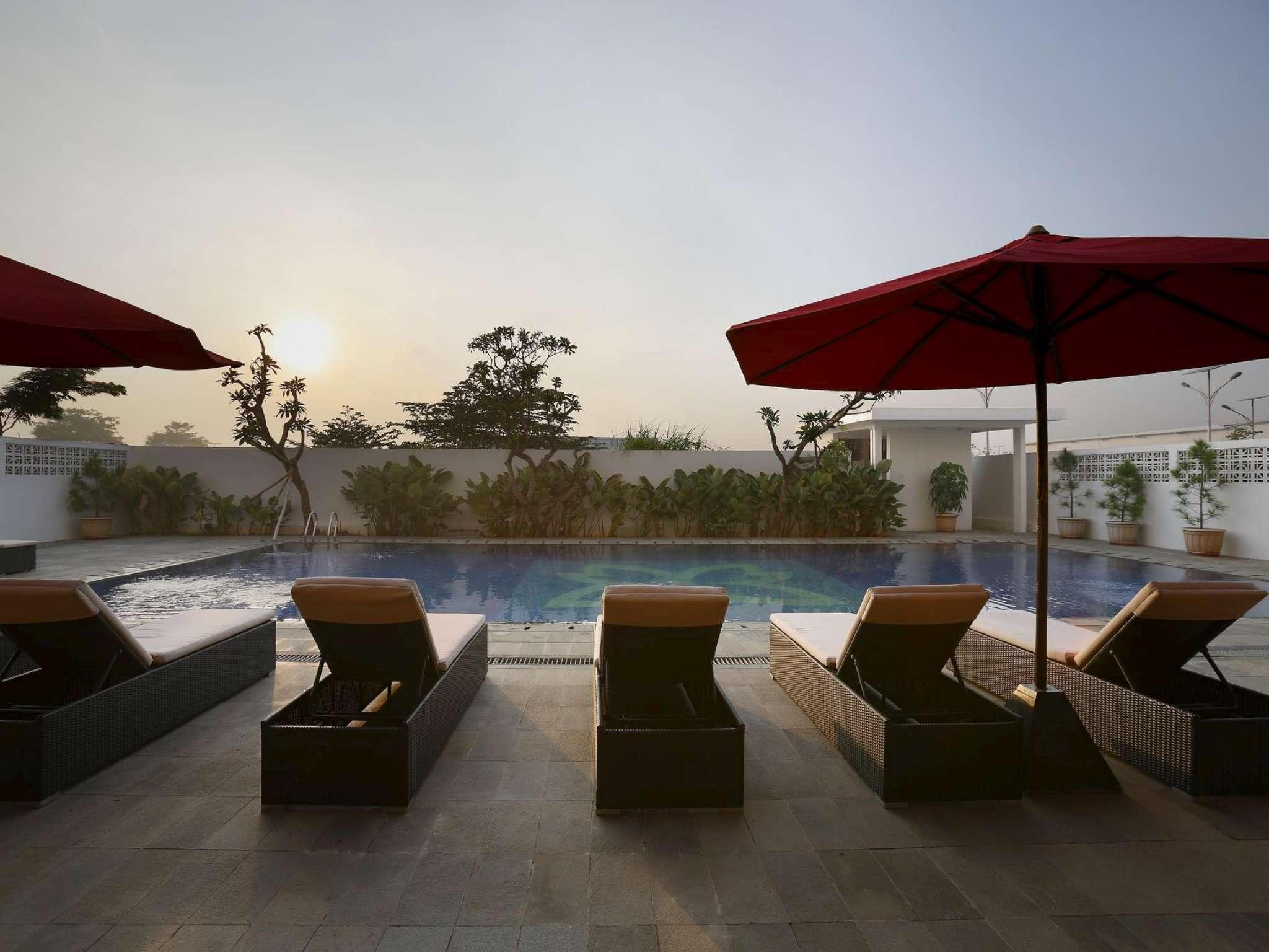 Batiqa Hotel & Apartments Karawang Kültér fotó