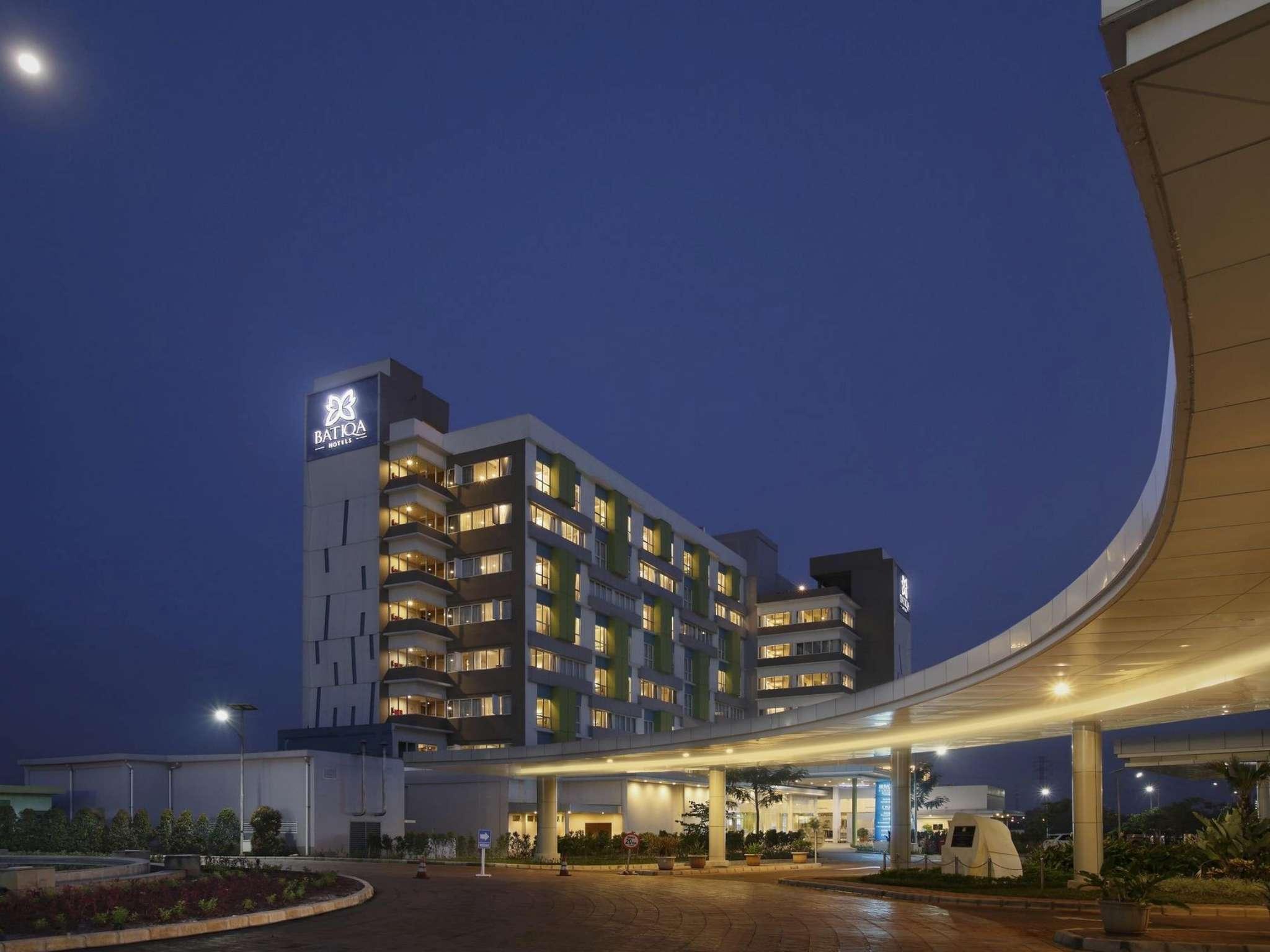 Batiqa Hotel & Apartments Karawang Kültér fotó