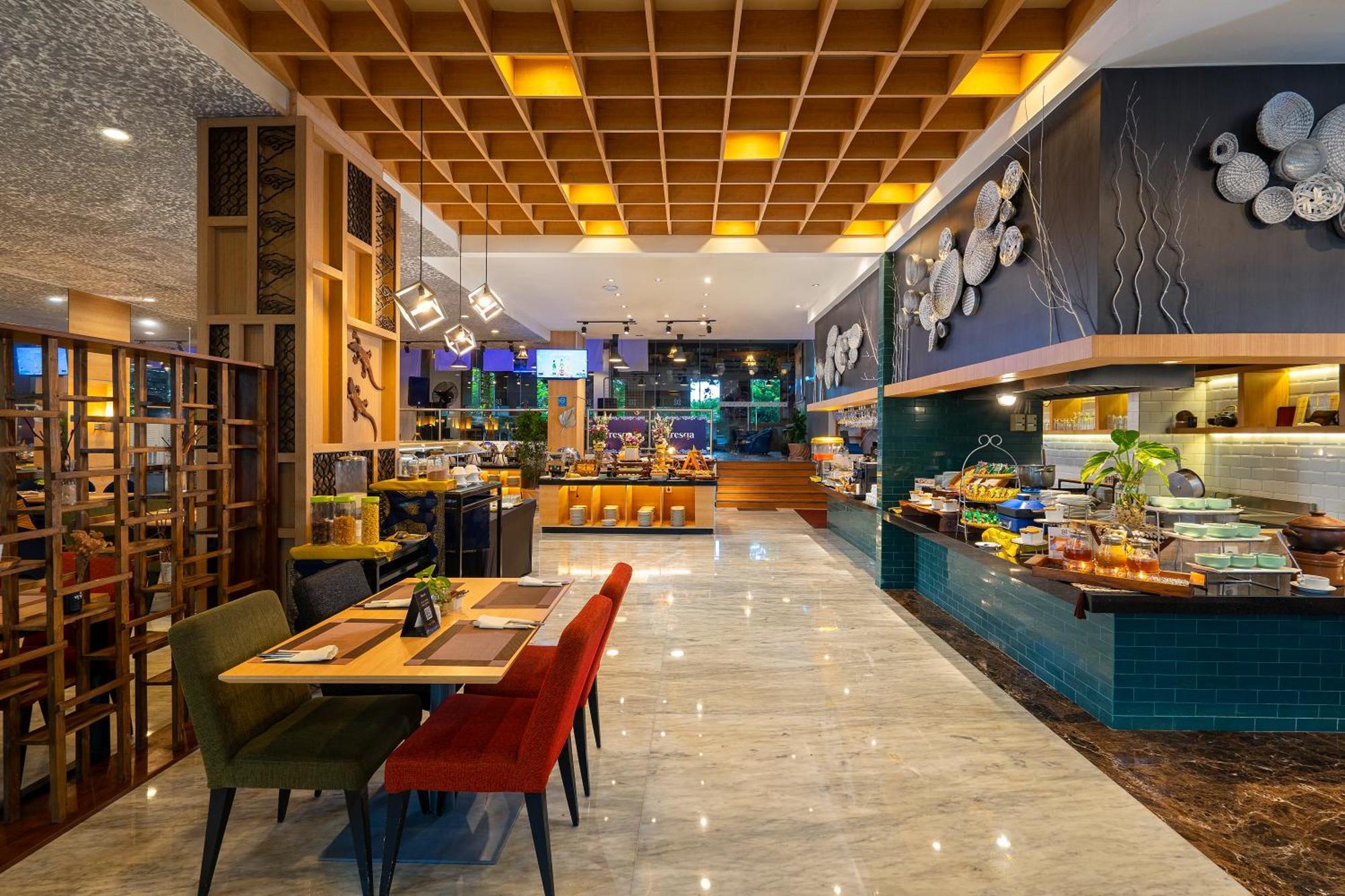 Batiqa Hotel & Apartments Karawang Kültér fotó
