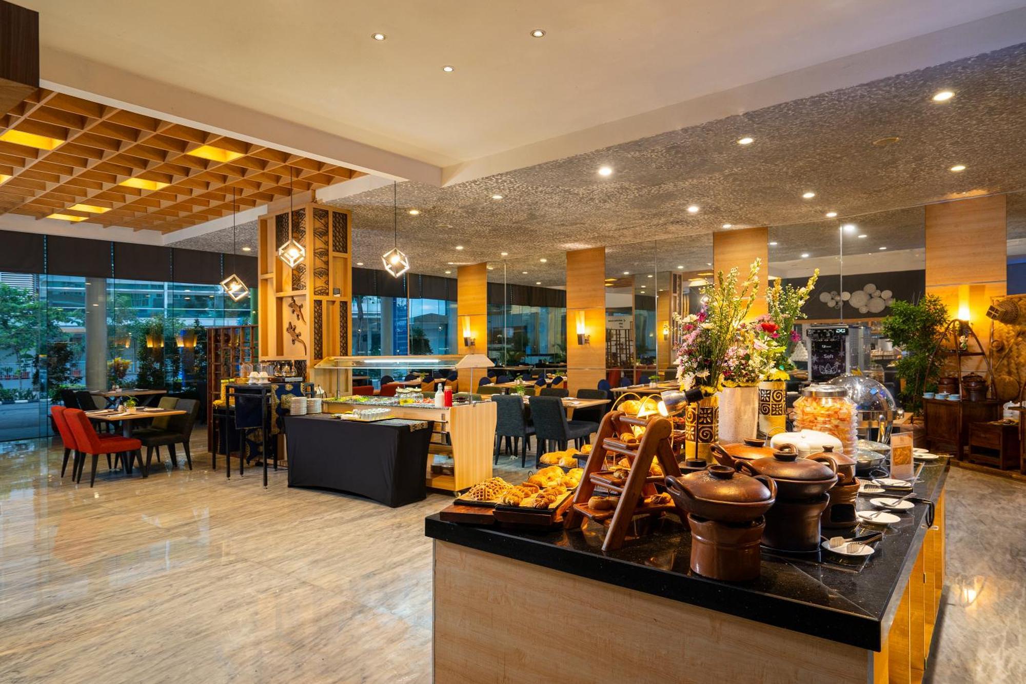 Batiqa Hotel & Apartments Karawang Kültér fotó