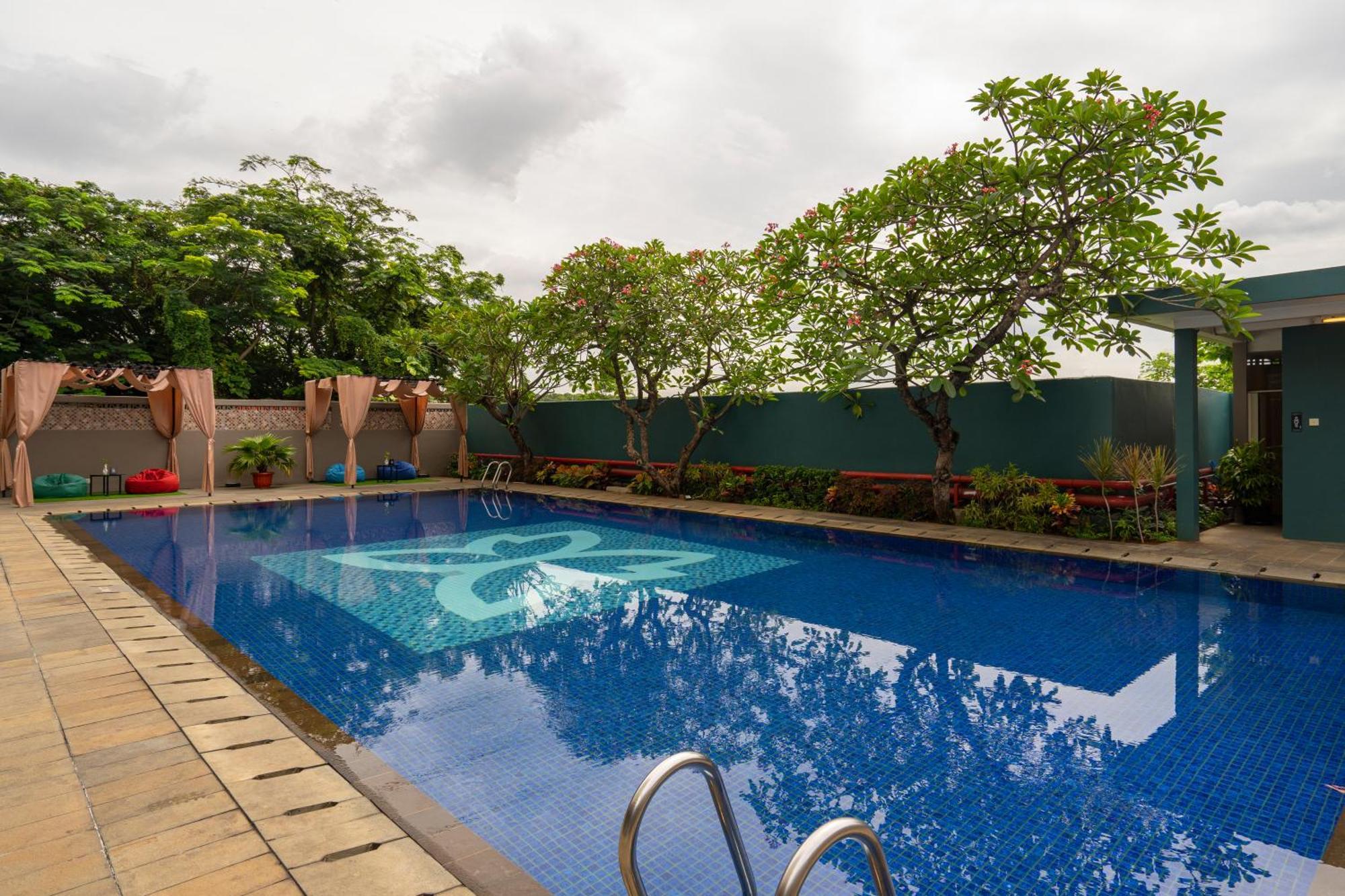 Batiqa Hotel & Apartments Karawang Kültér fotó