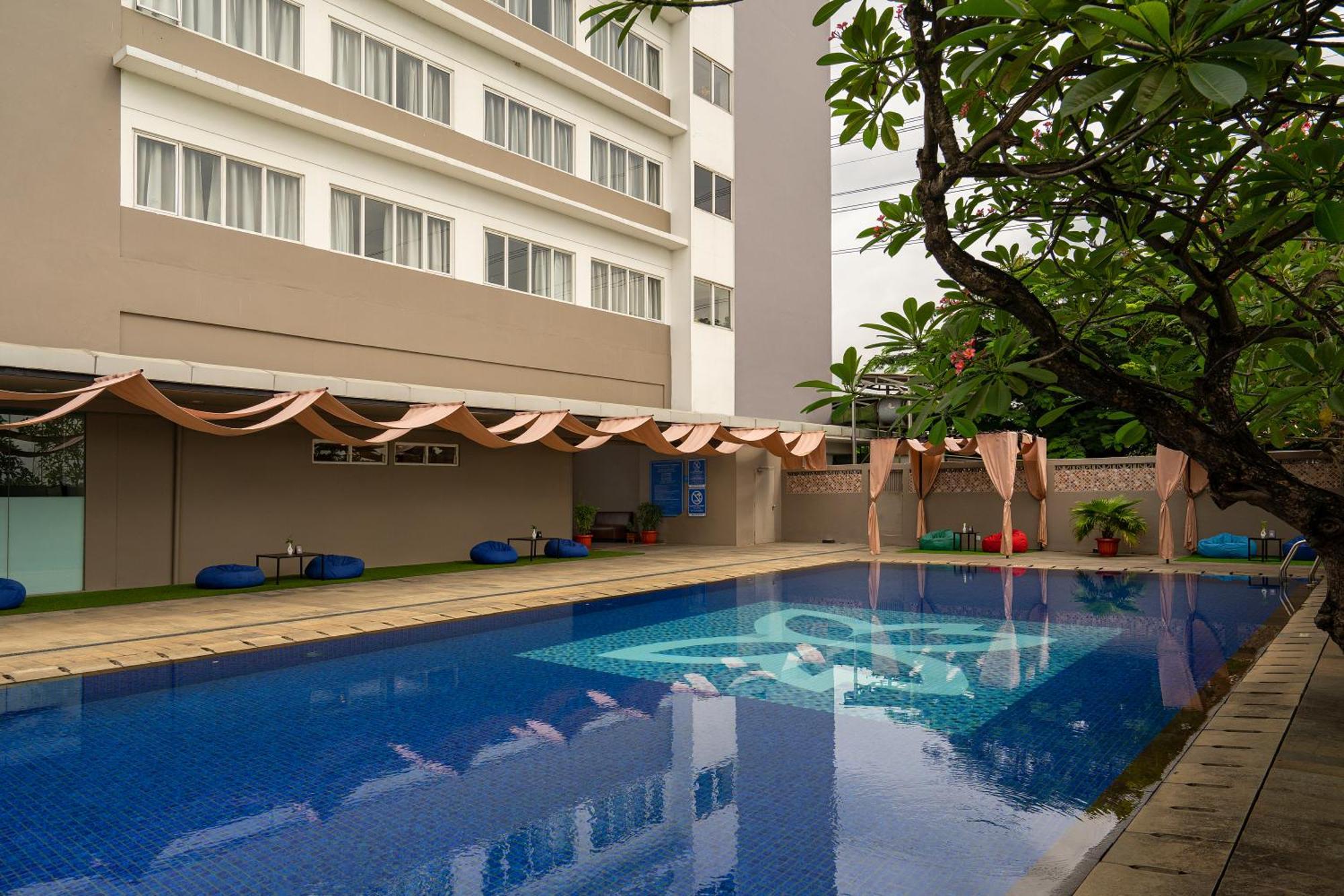 Batiqa Hotel & Apartments Karawang Kültér fotó