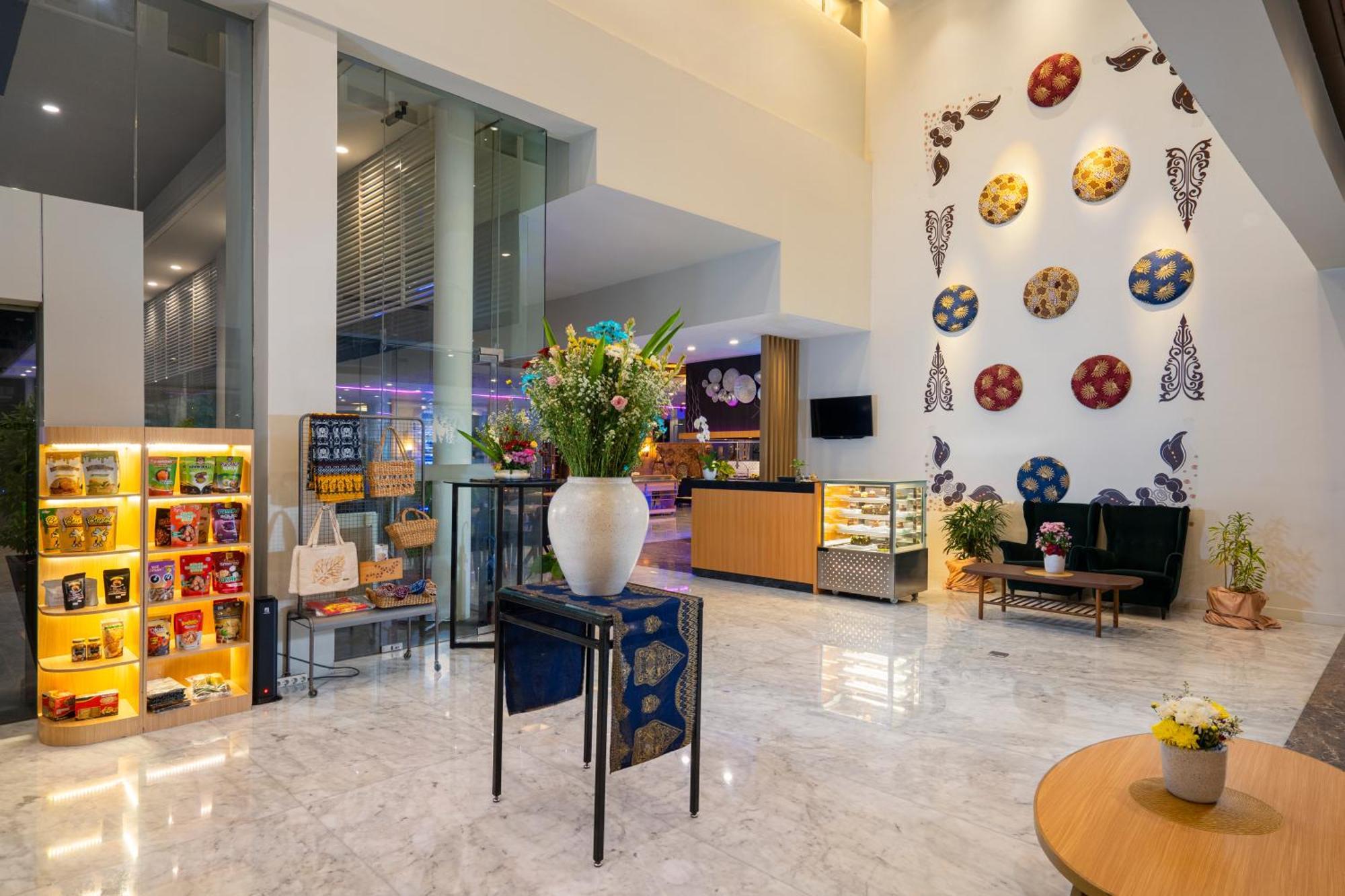 Batiqa Hotel & Apartments Karawang Kültér fotó
