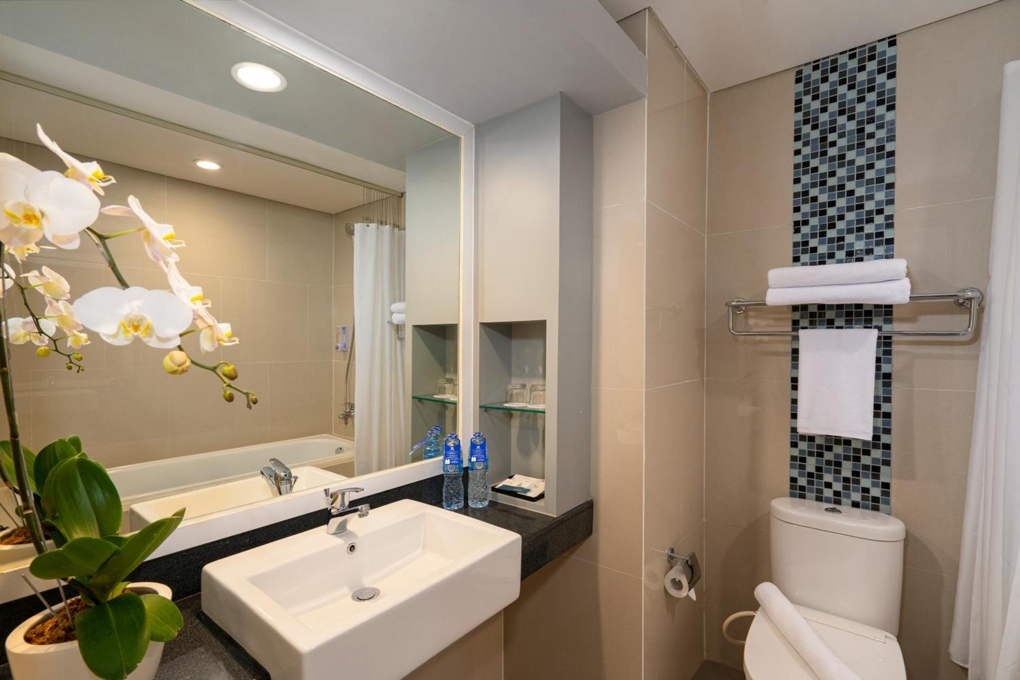 Batiqa Hotel & Apartments Karawang Kültér fotó