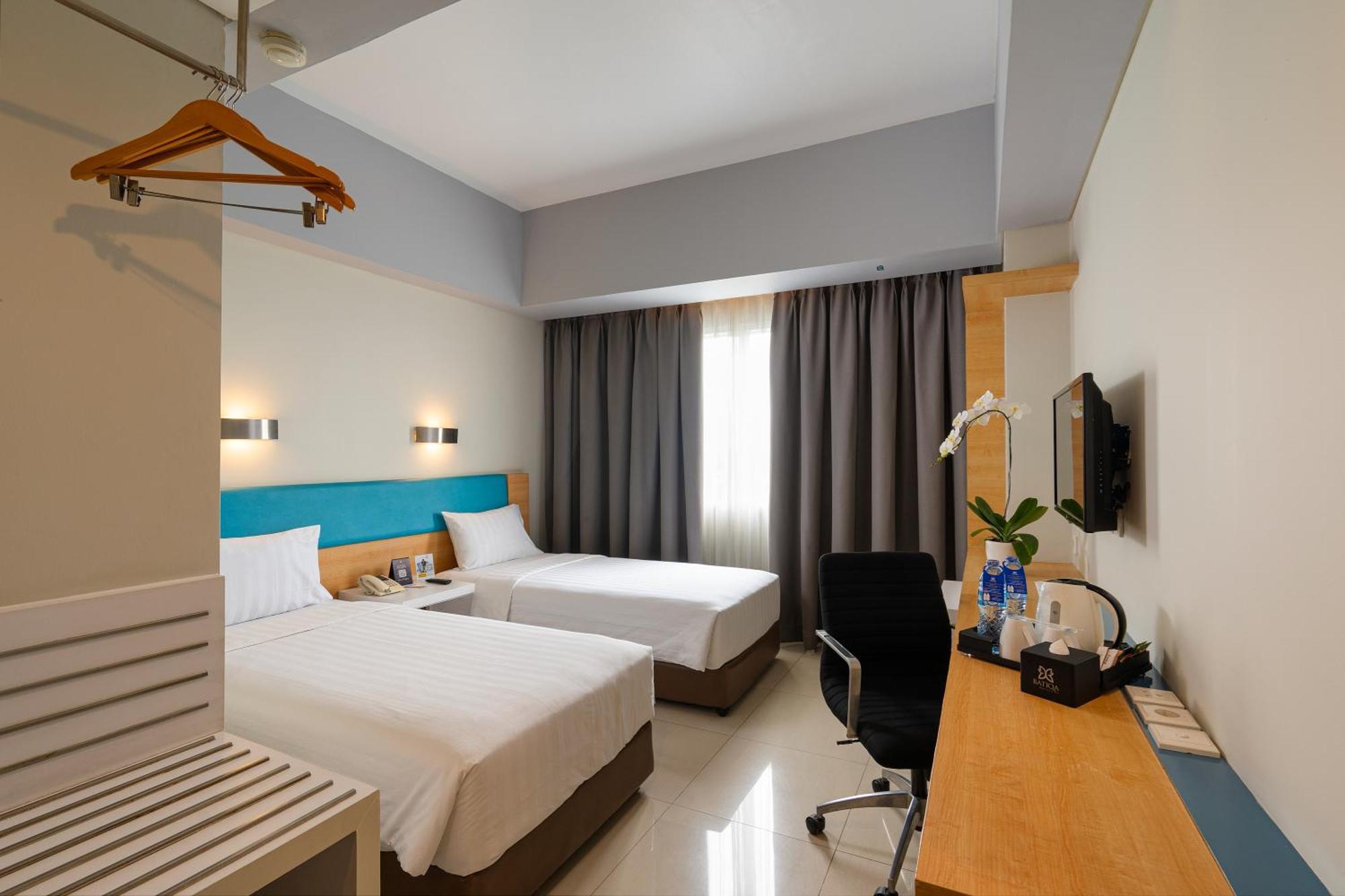 Batiqa Hotel & Apartments Karawang Kültér fotó