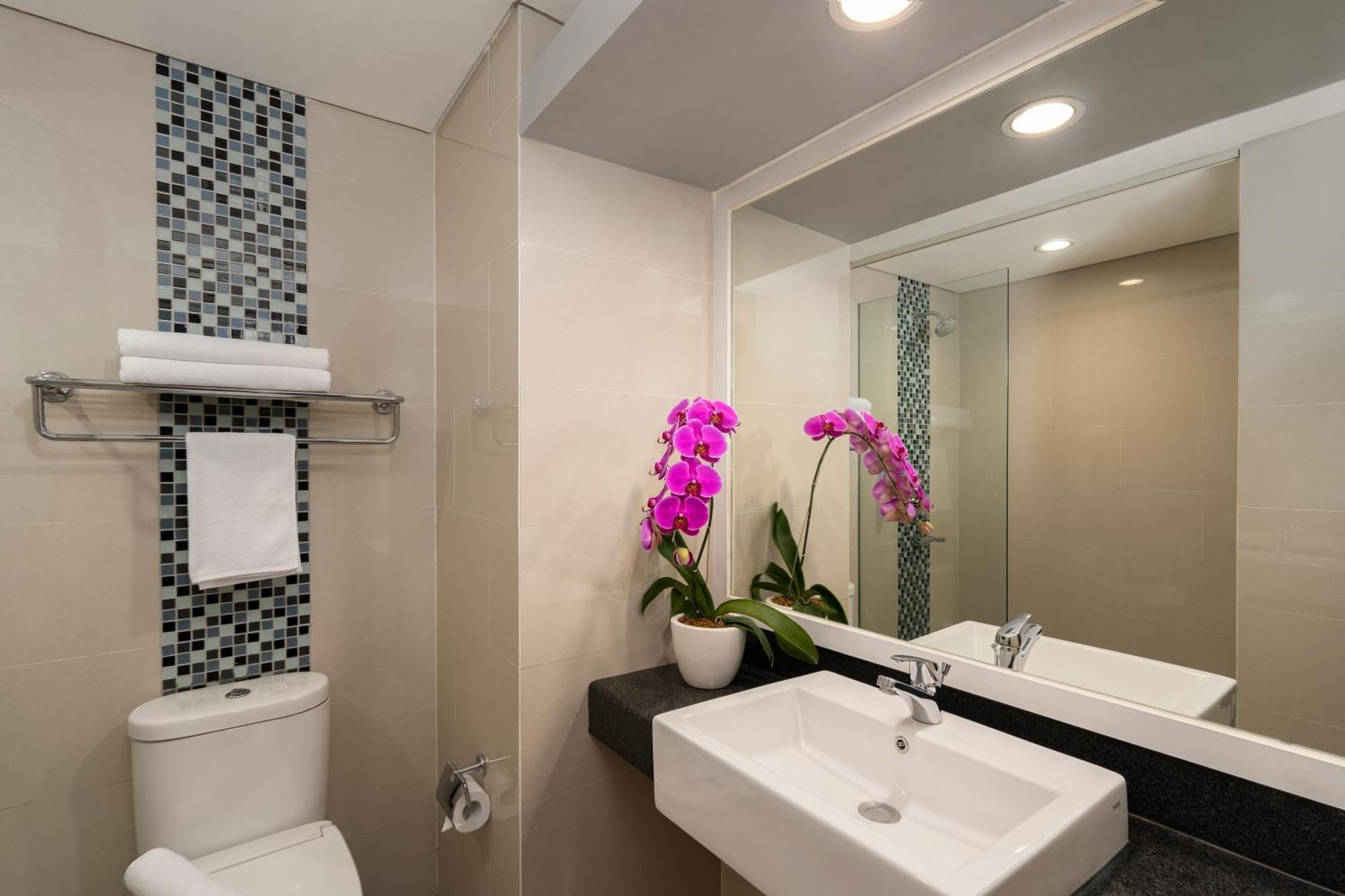 Batiqa Hotel & Apartments Karawang Kültér fotó