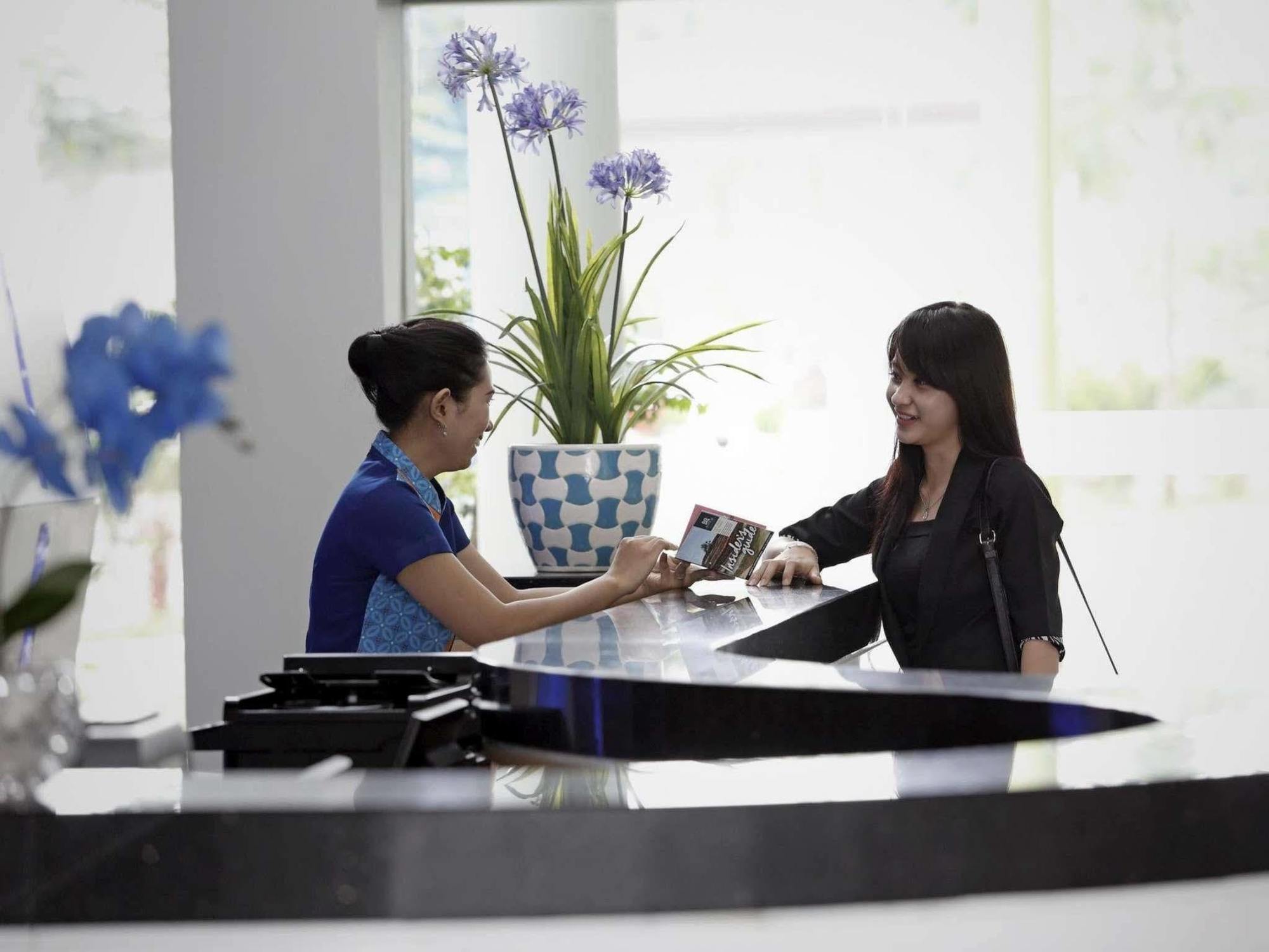 Batiqa Hotel & Apartments Karawang Kültér fotó