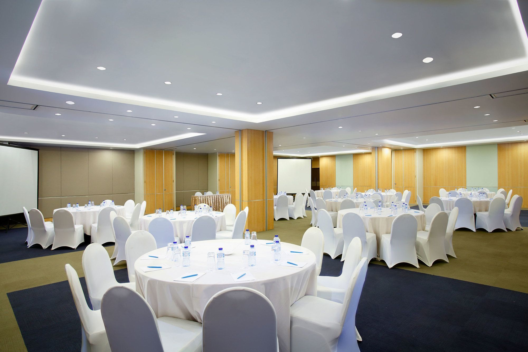 Batiqa Hotel & Apartments Karawang Kültér fotó