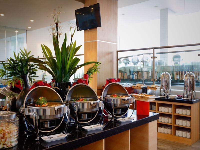 Batiqa Hotel & Apartments Karawang Kültér fotó