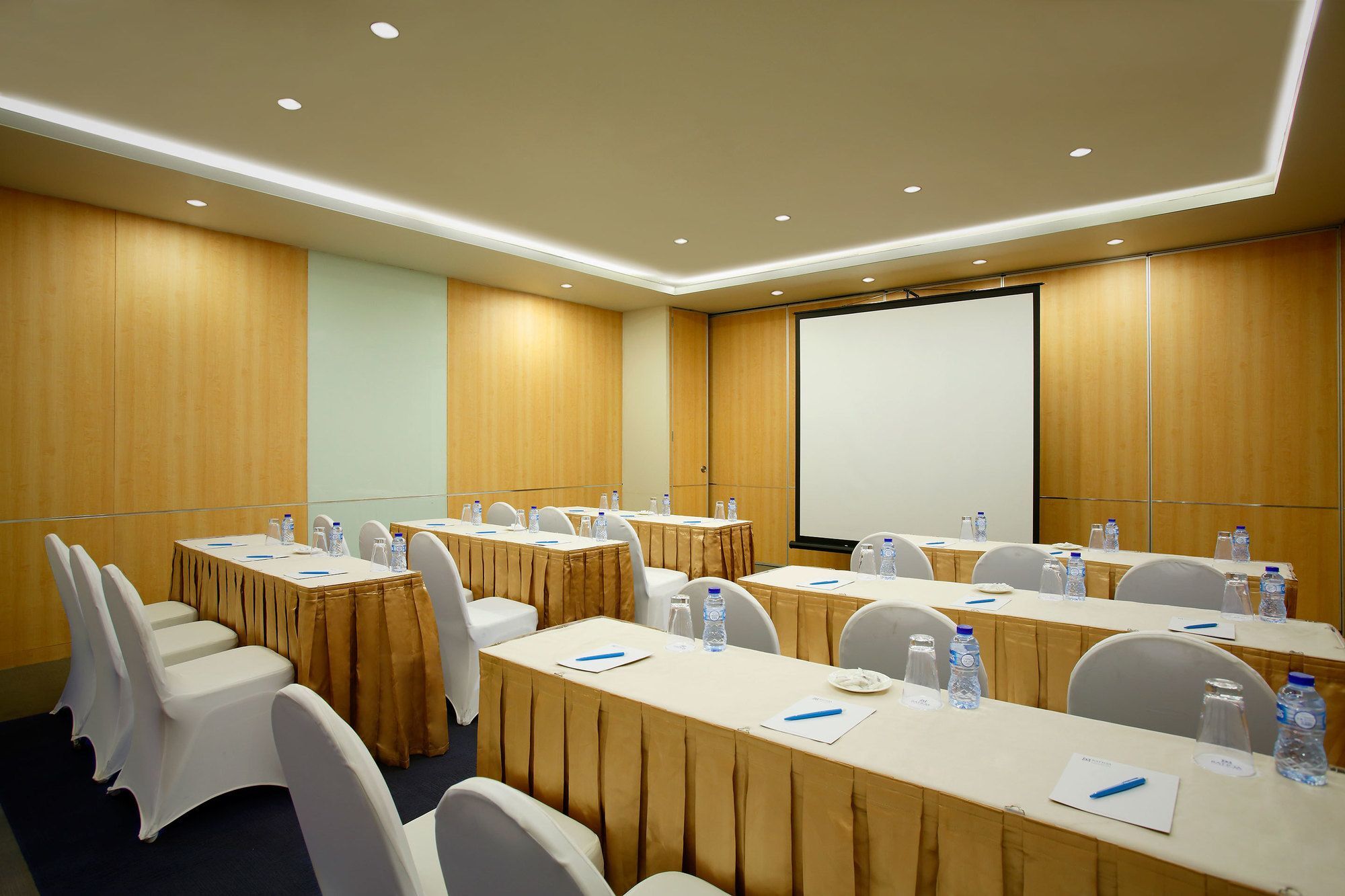 Batiqa Hotel & Apartments Karawang Kültér fotó